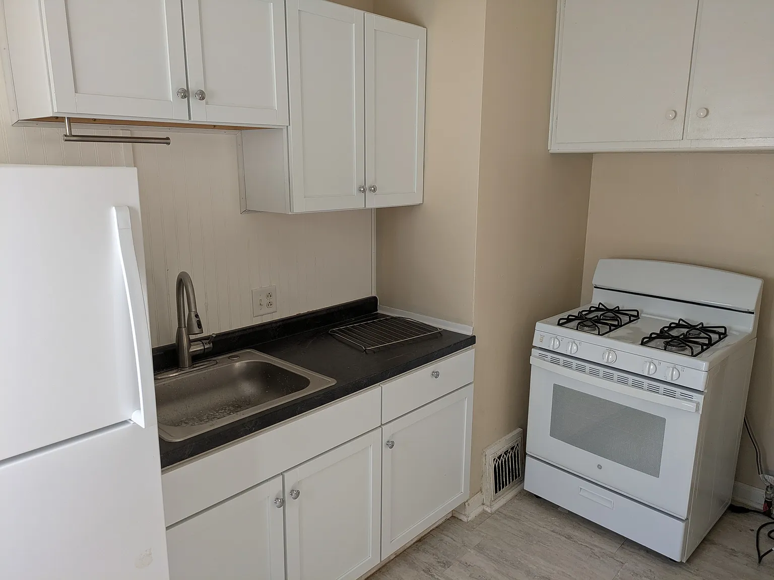 724 SW Lindenwood Ave — Photo 3