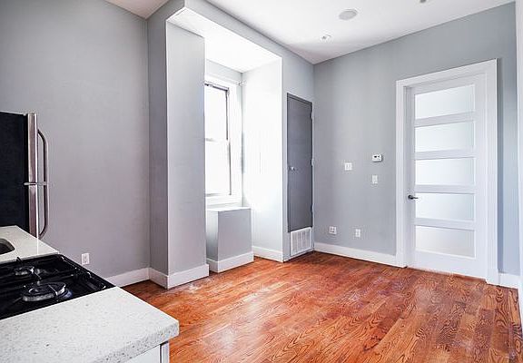 3rd image of 1503 Gates Ave APT 1C
