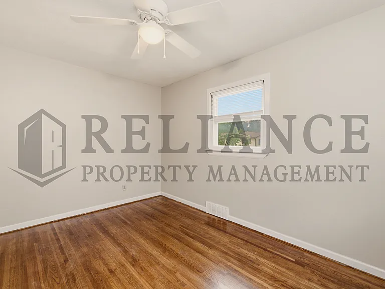 3349 S Vine St — Photo 30