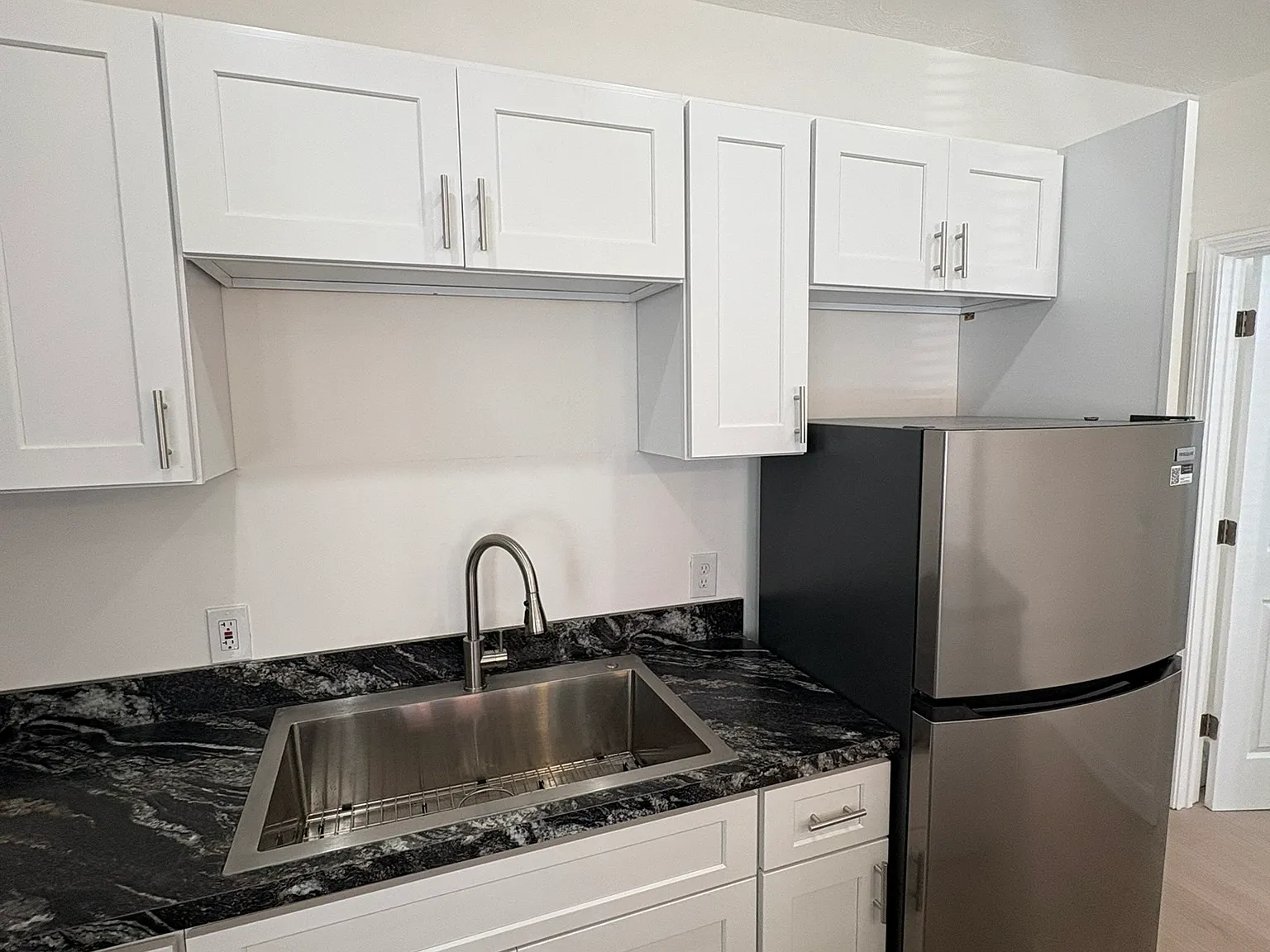 3 bed, 1.5 bath, 1200 sqft, $2,200 — Photo 4