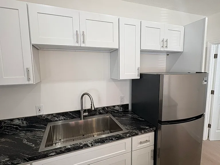 105 Beacon Ave #1 — Photo 4