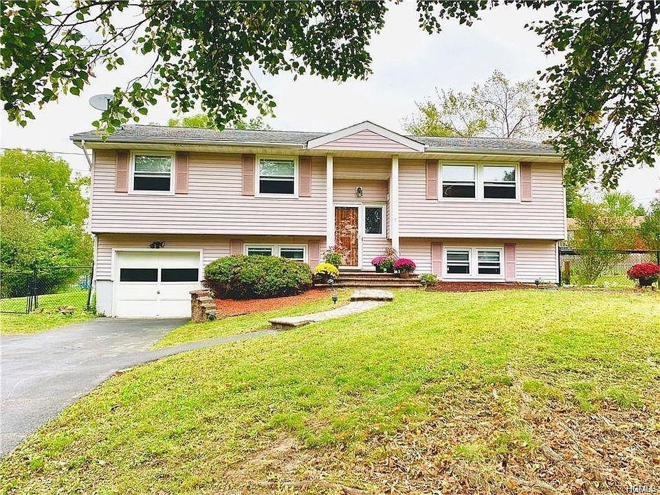 1st image of 7 Evergreen Ln