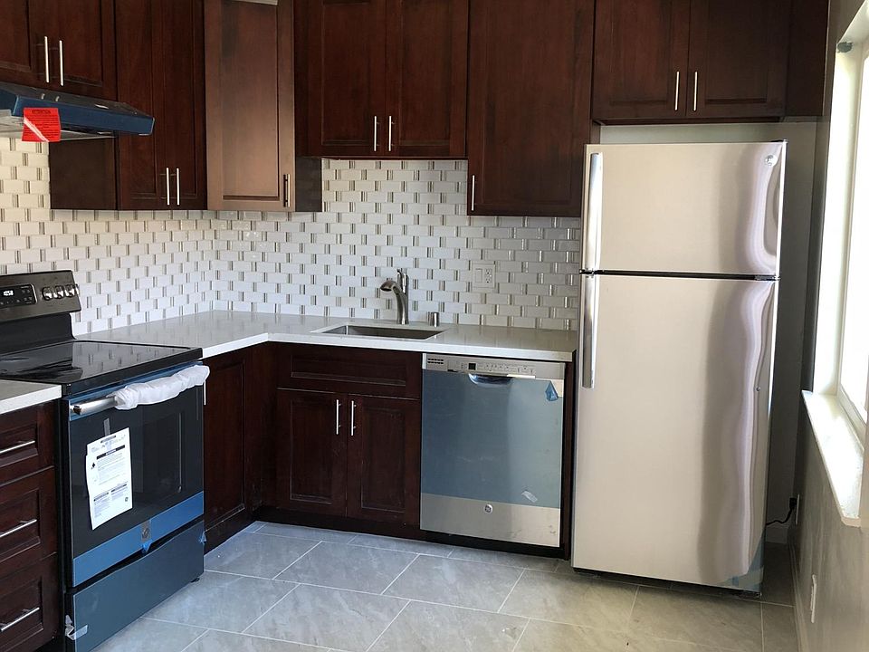 1st image of 237 Pine Ave APT 4