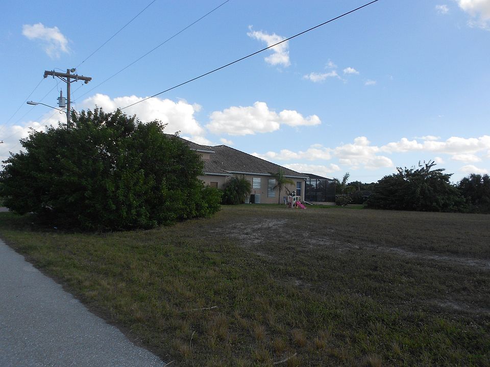 2nd image of 310 SW 31st Ter