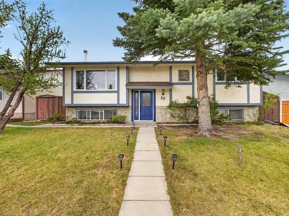 35 N Queen Isabella Close SE, Calgary, AB T2J 3R2