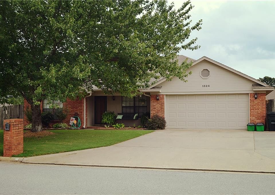 2nd image of 1524 Yorktown Dr
