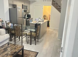 3562 Colonial Dr #10, Mississauga, ON L5L 0C1