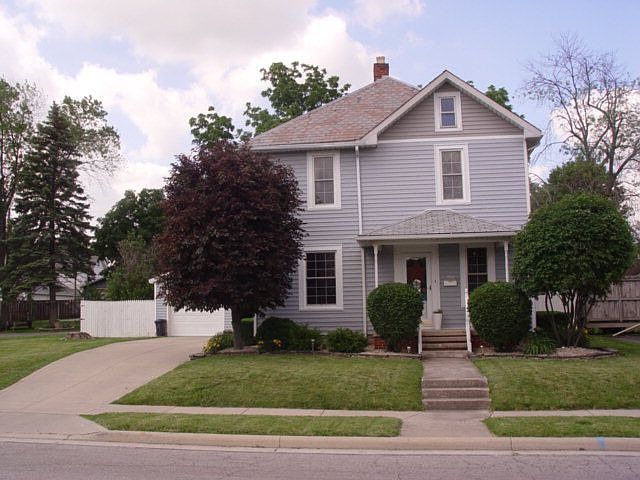 1st image of 400 W Oakwood Ave