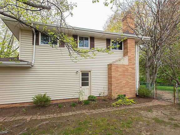 3rd image of 21228 Nottingham Dr
