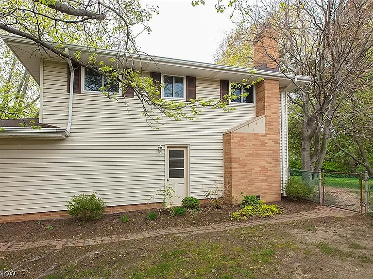 21228 Nottingham Dr — Photo 3