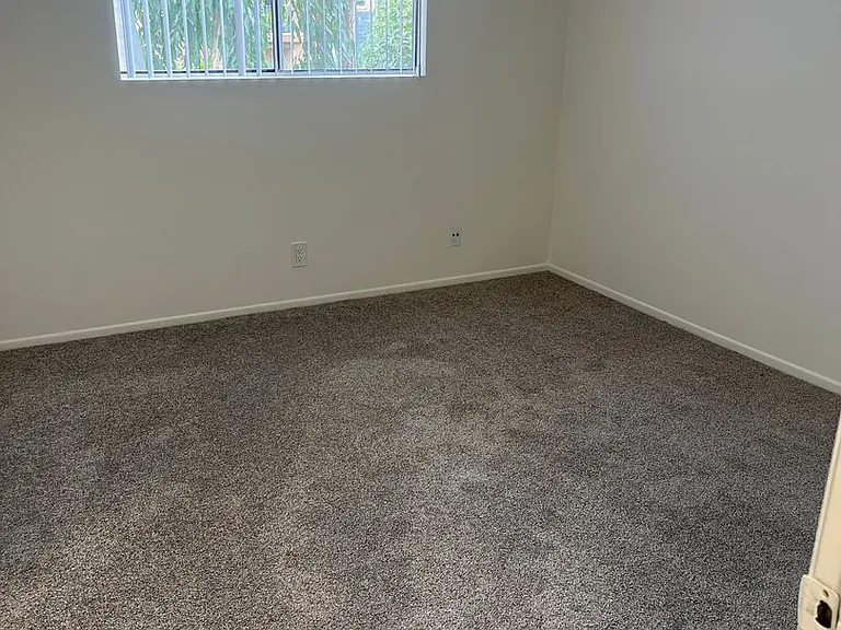 7320 Hazeltine Avenue (5295) — Photo 37