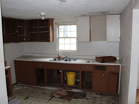5th image of 306 E Branyon Heights Ave