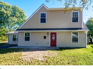 69 New School Ln, Levittown, PA