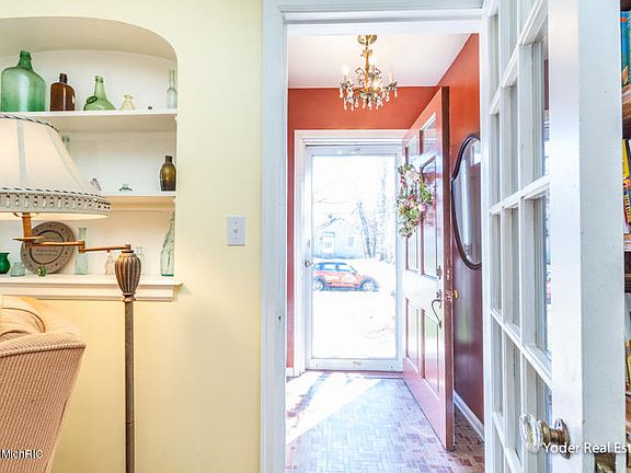 5th image of 305 Rosemary St SE