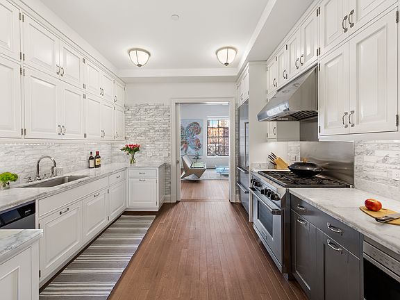 4th image of 160 W 12th St APT 28