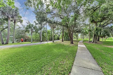 100 Palm Harbor Pkwy — Photo 42