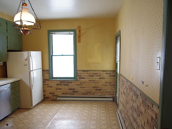 4th image of 426 Elk Avenue