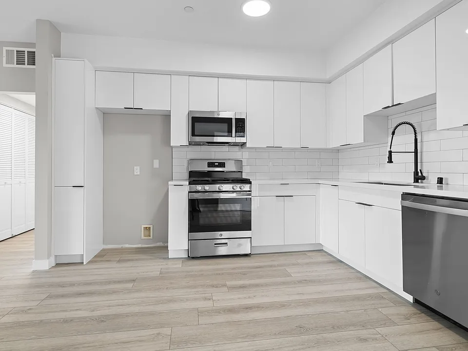 12714 S Figueroa St #305