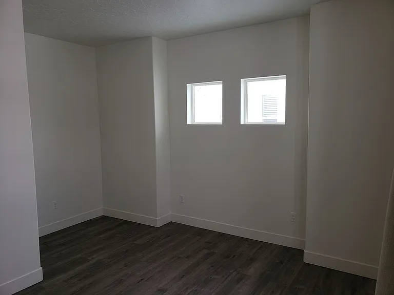 1033 S Vine St — Photo 47