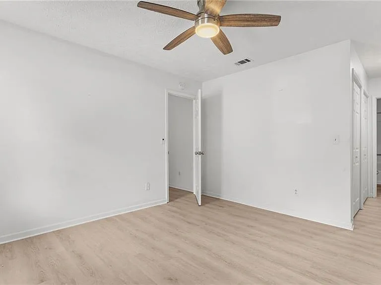 216 Goshen Ln — Photo 13