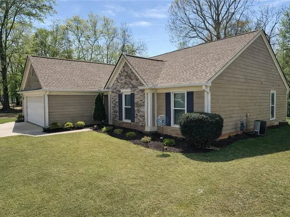 3957 Wintersweet Dr, Decatur, GA 30034