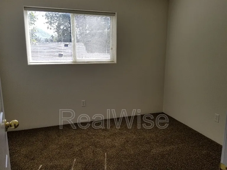 1527 Hamilton Ln — Photo 15