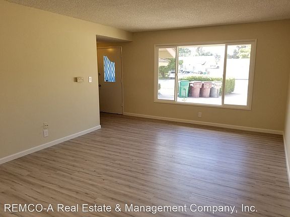 5th image of 1739 W River Ln