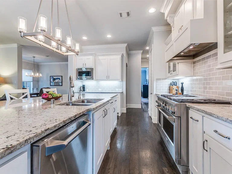 4008 N Cresthaven Rd — Photo 13