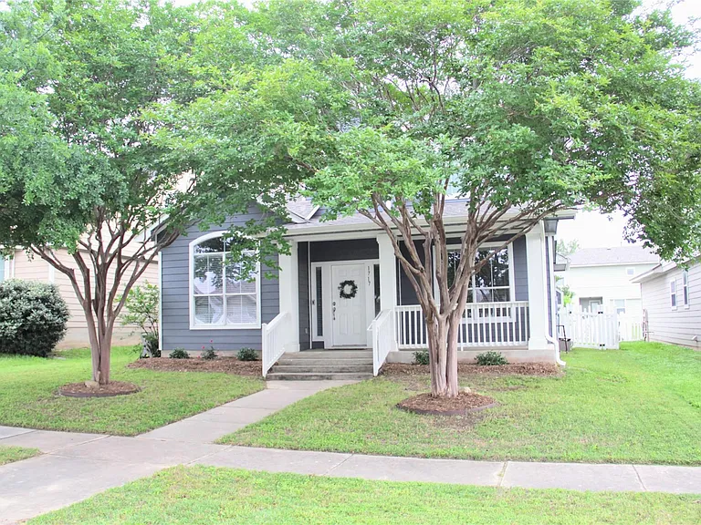 1717 Thompson Trl — Photo 2