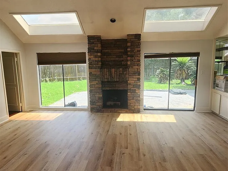 2127 Manor Green Dr — Photo 12