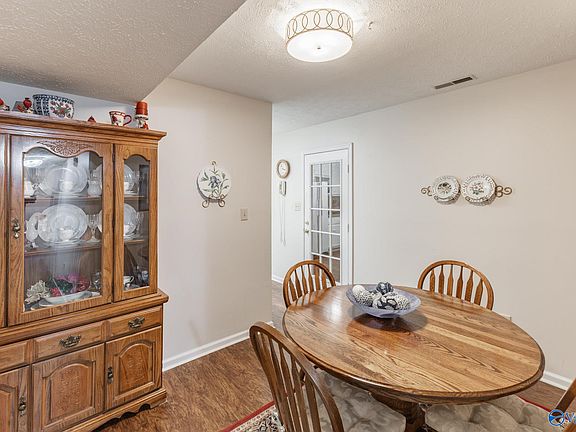 5th image of 111 Sycamore Pl