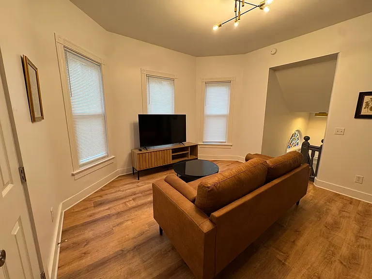 36 Oak St — Photo 4