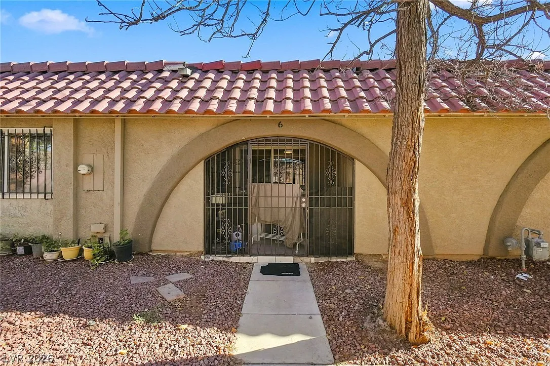 2 bed, 2.0 bath, 1022 sqft, $1,400 — Photo 1