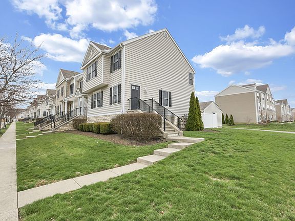 3rd image of 201 Autumn Ridge Cir