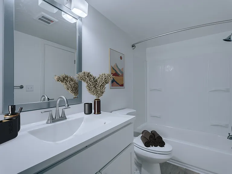 South Grove Apartments — Photo 10