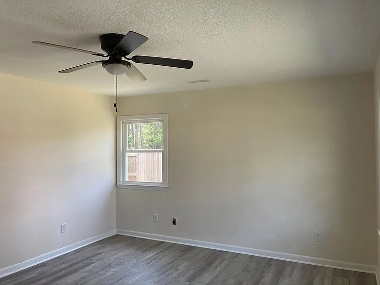 2913 Monroe Dr — Photo 3