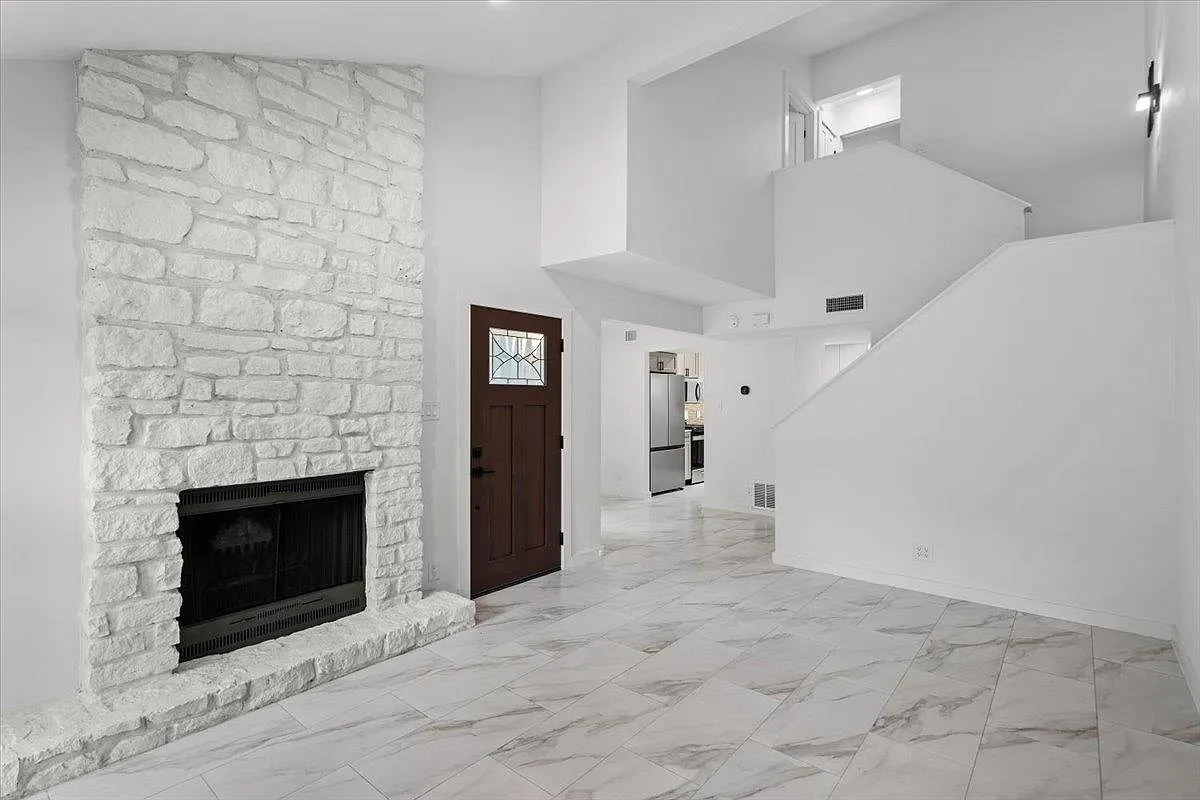 2 bed, 1.5 bath, 963 sqft, $2,940 — Photo 1