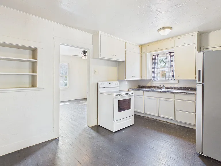 913 S Louisiana St #B — Photo 9