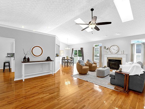 5th image of 2484 Alisons St