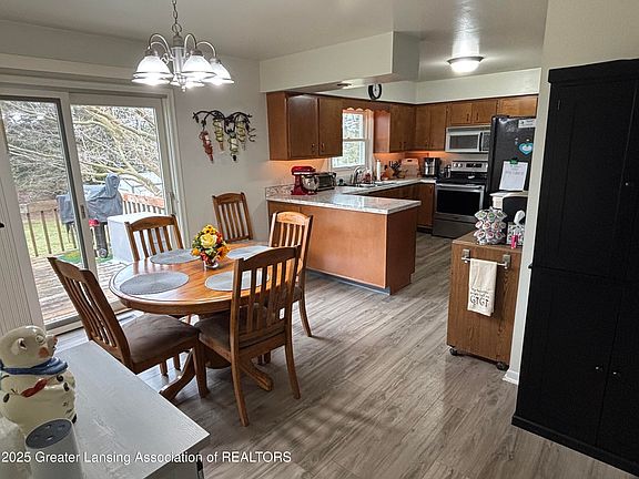 3rd image of 12409 Crabapple Ln