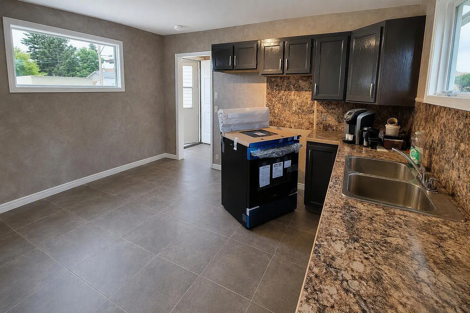 2 bed, 900 sqft, $1,950 — Photo 2