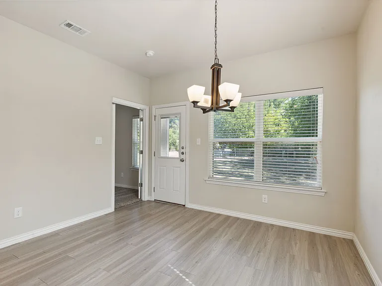 731 W Bond St — Photo 14