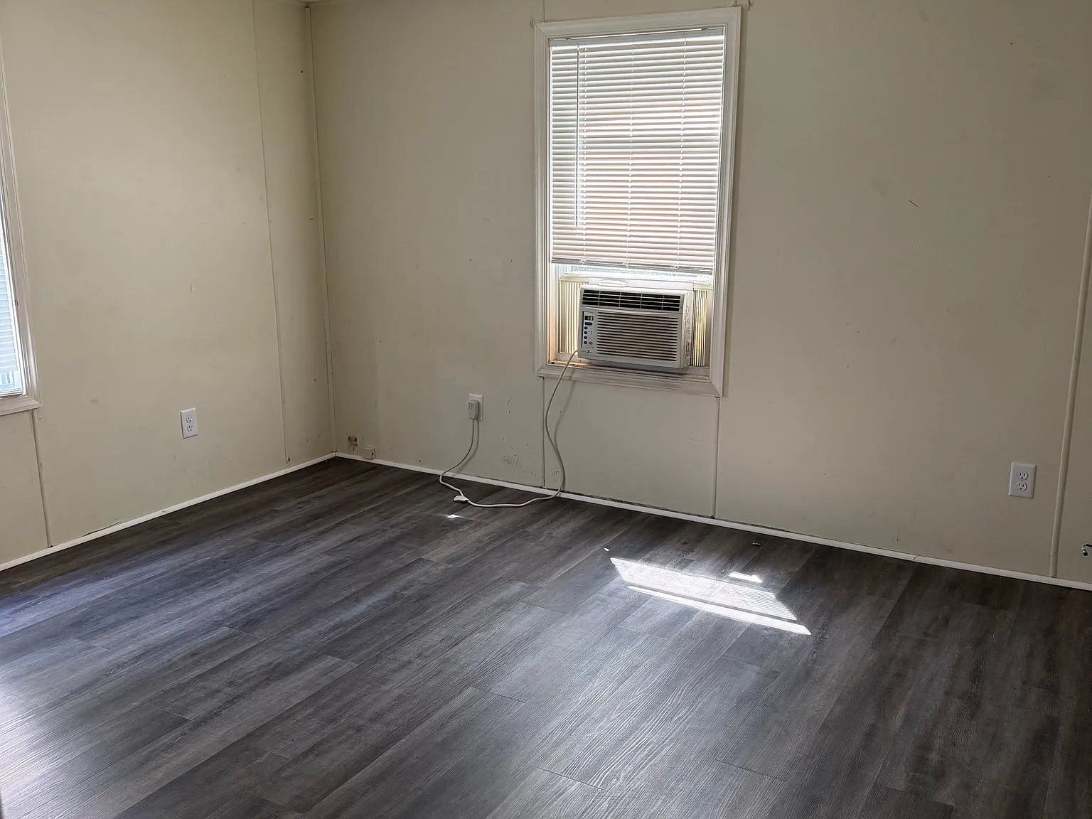 7170 Winchester Ave — Photo 3