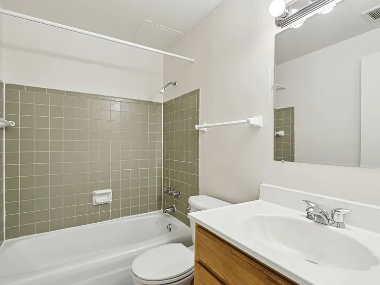 Mayfair Apartments — Photo 46