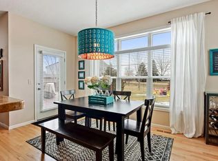 704 Newberry Ln, Chaska, MN 55318