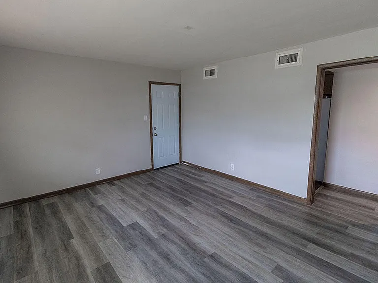 1804 Sylvan Ln #D — Photo 4