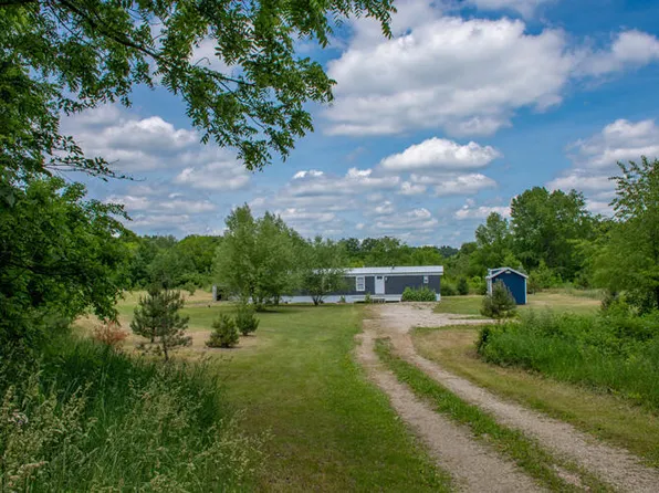 26658 80th Ave, Lawton, MI 49065