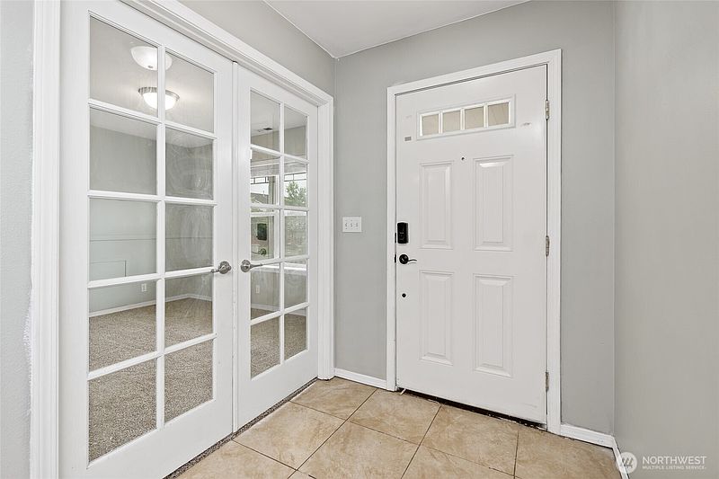 5th image of 908 Daffodil Avenue NE