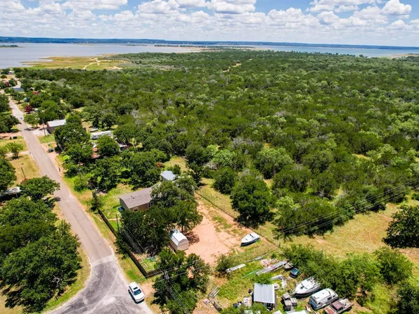636 South St, Tow, TX 78672