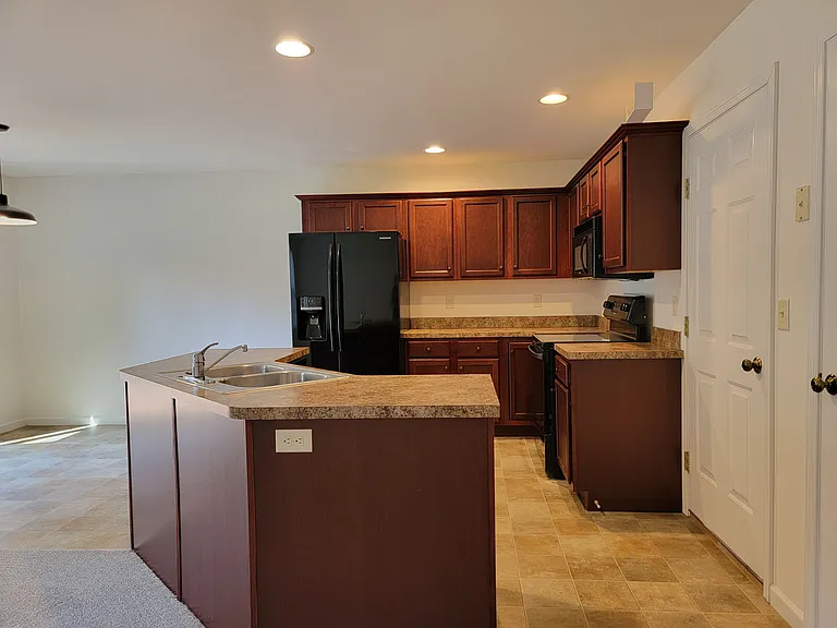 402 Mount Olive Ln — Photo 8